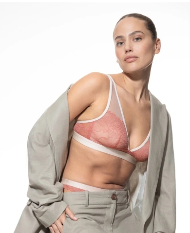 Mey, TriangelBH, Poetry Fame, roze