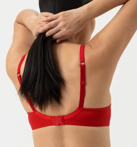 MEy, Joan, spacerbh, rood