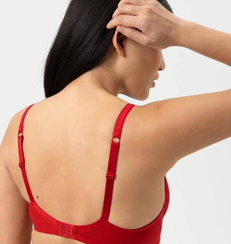 MEy, Joan, spacerbh, rood