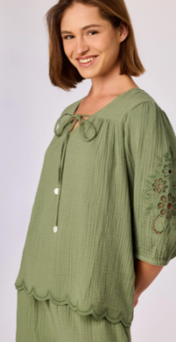 Woody, zomerset, top + short, kaki